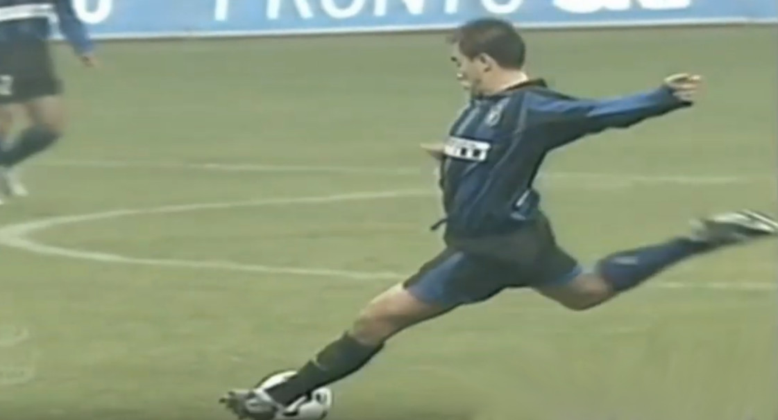 Cannavaro sul tiro che porterà al gol in Inter - Reggina 6-0